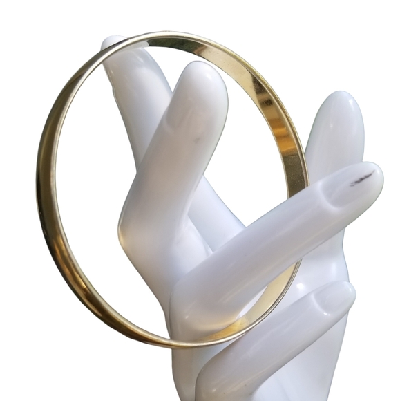 MONET VINTAGE 1960S GOLDTONE BANGLE BRACELET - Picture 2 of 5